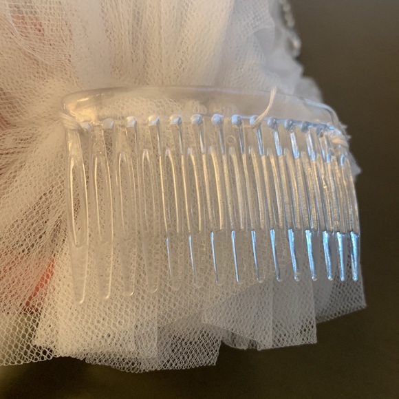 Small White Veil - Picture 3 of 3